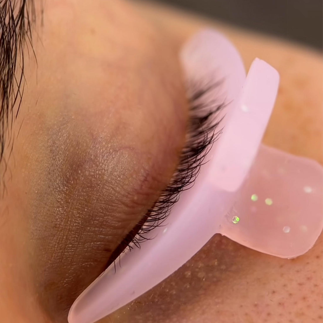Lash helper