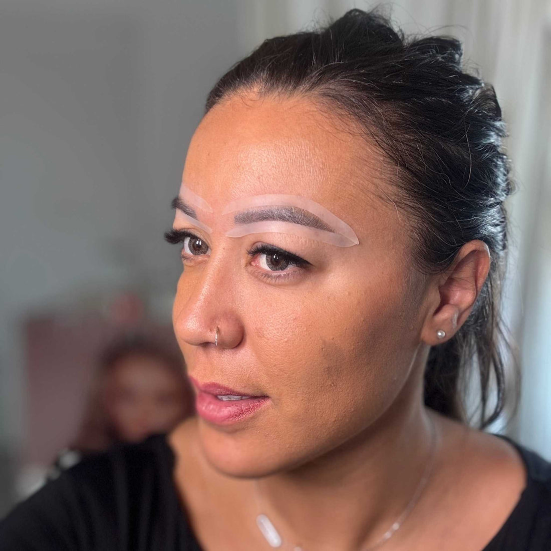 Pochoirs malléables pour sourcils &amp; airbrush posés sur visage
