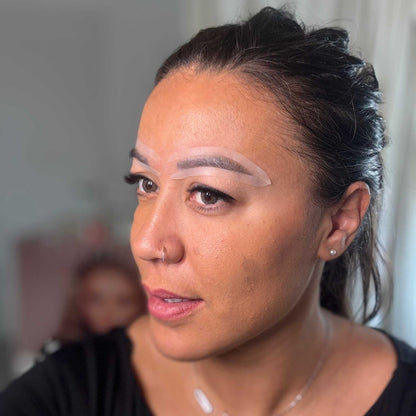 Pochoirs malléables pour sourcils &amp; airbrush posés sur visage